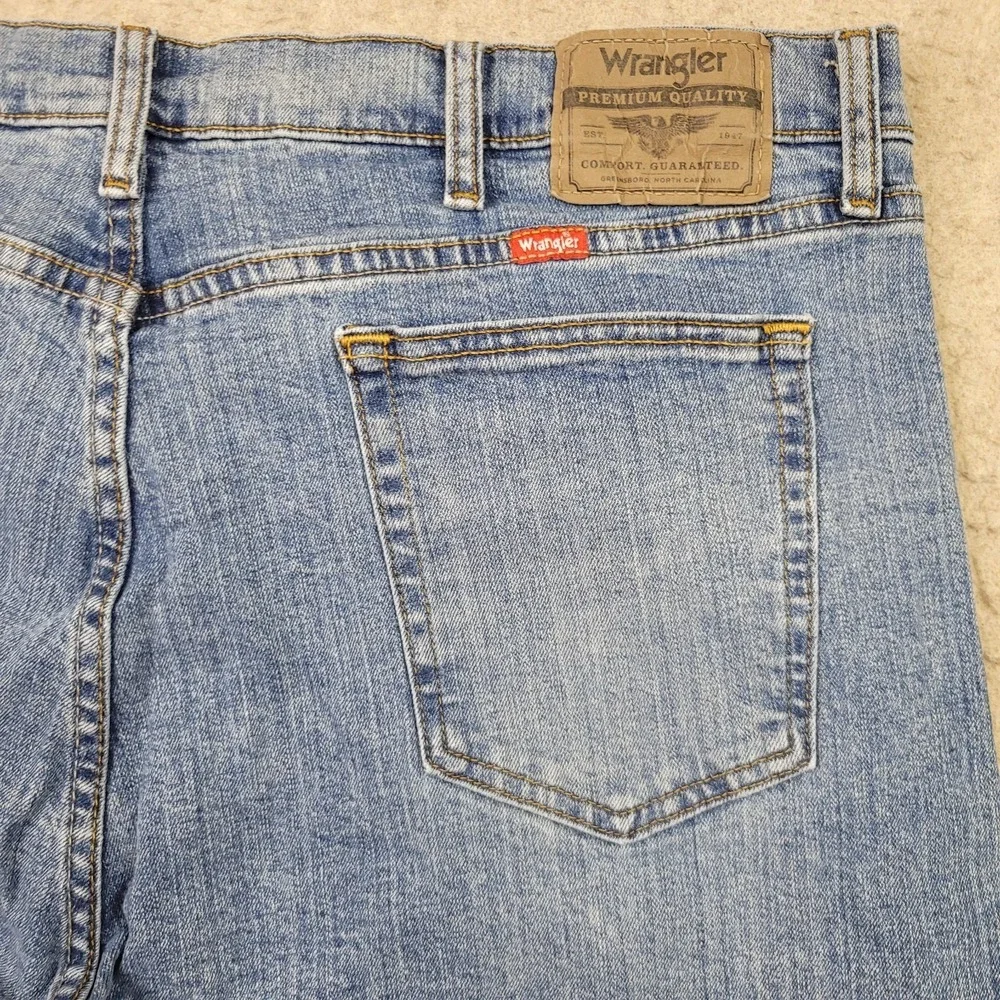Wrangler Jeans Mens W40 L30 Light Blue Denim 97FXWBD Straight Relaxed Fit